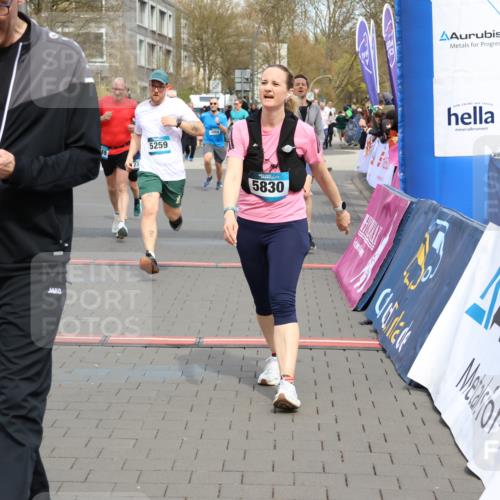 12.04.2026 - 45. Internationalen Wilhelmsburger Insellauf Strokosch-Dieckow http://msf.ph/oto/9466661 12.04.2026 13:11:04 Ziel 3285, 3288, 5444, 5443, 5830, 5259, 3407, 3948, 3949, 4540, 2315, 5494 meine-sportfotos.de