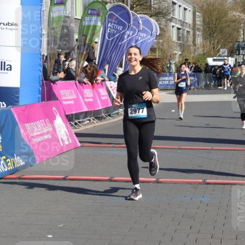 12.04.2026 - 45. Internationalen Wilhelmsburger Insellauf Strokosch-Dieckow http://msf.ph/oto/9466665 12.04.2026 11:00:41 Ziel 2977, 4107, 4152, 2646 meine-sportfotos.de