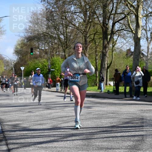 12.04.2026 - 45. Internationalen Wilhelmsburger Insellauf J. Mangold http://msf.ph/oto/9466666 12.04.2026 11:02:44 Ziel 4825, 2122, 3878, 2016, 3052, 4513, 2168, 3910, 3700, 3716, 3223, 4246, 4382, 5816, 3384, 2950, 5460, 4141, 2422 meine-sportfotos.de