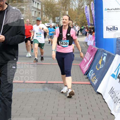 12.04.2026 - 45. Internationalen Wilhelmsburger Insellauf Strokosch-Dieckow http://msf.ph/oto/9466668 12.04.2026 13:11:04 Ziel 3285, 3288, 5444, 5443, 5830, 5259, 3407, 3948, 3949, 4540, 2315, 5494 meine-sportfotos.de