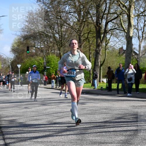 12.04.2026 - 45. Internationalen Wilhelmsburger Insellauf J. Mangold http://msf.ph/oto/9466669 12.04.2026 11:02:44 Ziel 4825, 2122, 3878, 2016, 3052, 4513, 2168, 3910, 3700, 3716, 3223, 4246, 4382, 5816, 3384, 2950, 5460, 4141, 2422 meine-sportfotos.de
