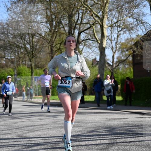 12.04.2026 - 45. Internationalen Wilhelmsburger Insellauf J. Mangold http://msf.ph/oto/9466680 12.04.2026 11:02:45 Ziel 2122, 3878, 2016, 3052, 4513, 2168, 3910, 3700, 3700, 3716, 3223, 4246, 4382, 5816, 3384, 2950, 5460, 4141, 2422 meine-sportfotos.de