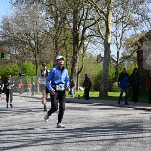 12.04.2026 - 45. Internationalen Wilhelmsburger Insellauf J. Mangold http://msf.ph/oto/9466704 12.04.2026 11:02:48 Ziel 2122, 3878, 2016, 3052, 4513, 2168, 3910, 3700, 3716, 3223, 4246, 4382, 5816, 3384, 2950, 5460, 4141, 2422 meine-sportfotos.de