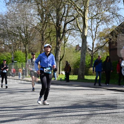 12.04.2026 - 45. Internationalen Wilhelmsburger Insellauf J. Mangold http://msf.ph/oto/9466705 12.04.2026 11:02:48 Ziel 2122, 3878, 2016, 3052, 4513, 2168, 3910, 3700, 3716, 3223, 4246, 4382, 5816, 3384, 2950, 5460, 4141, 2422 meine-sportfotos.de