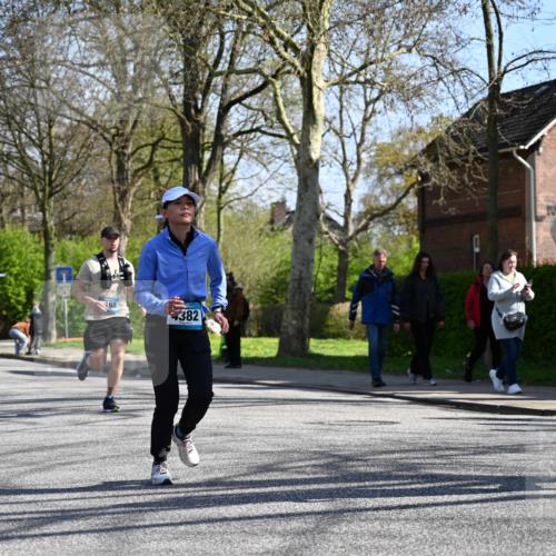 12.04.2026 - 45. Internationalen Wilhelmsburger Insellauf J. Mangold http://msf.ph/oto/9466713 12.04.2026 11:02:48 Ziel 2122, 3878, 2016, 3052, 4513, 2168, 3910, 3700, 3716, 3223, 4246, 4382, 5816, 3384, 2950, 5460, 4141, 2422 meine-sportfotos.de
