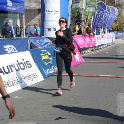 12.04.2026 - 45. Internationalen Wilhelmsburger Insellauf Strokosch-Dieckow http://msf.ph/oto/9466717 12.04.2026 11:00:44 Ziel 2977, 4107, 4152, 2646, 4991, 4993 meine-sportfotos.de