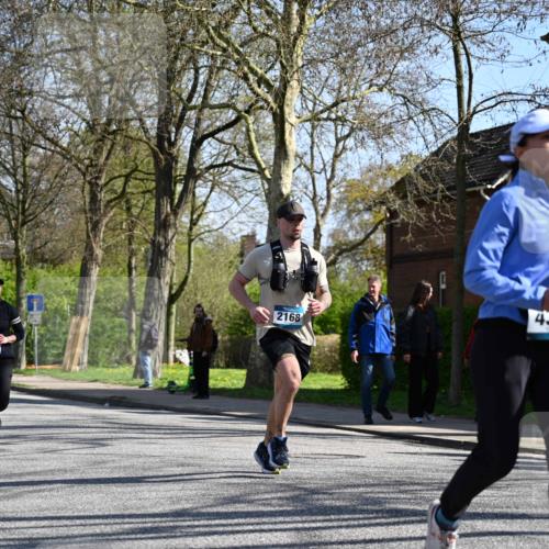 12.04.2026 - 45. Internationalen Wilhelmsburger Insellauf J. Mangold http://msf.ph/oto/9466729 12.04.2026 11:02:50 Ziel 2122, 3878, 2016, 3052, 4513, 2168, 3910, 3700, 3716, 3223, 4246, 4382, 5816, 3384, 2950, 5460, 4141, 2422 meine-sportfotos.de