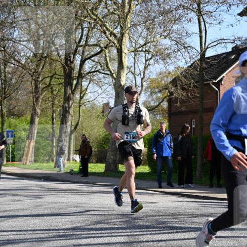 12.04.2026 - 45. Internationalen Wilhelmsburger Insellauf J. Mangold http://msf.ph/oto/9466730 12.04.2026 11:02:50 Ziel 2122, 3878, 2016, 3052, 4513, 2168, 3910, 3700, 3716, 3223, 4246, 4382, 5816, 3384, 2950, 5460, 4141, 2422 meine-sportfotos.de