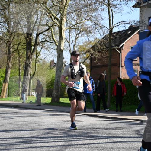 12.04.2026 - 45. Internationalen Wilhelmsburger Insellauf J. Mangold http://msf.ph/oto/9466734 12.04.2026 11:02:50 Ziel 2122, 3878, 2016, 3052, 4513, 2168, 3910, 3700, 3716, 3223, 4246, 4382, 5816, 3384, 2950, 5460, 4141, 2422 meine-sportfotos.de