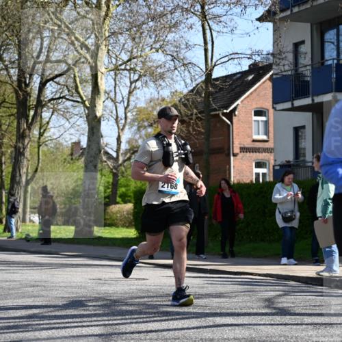 12.04.2026 - 45. Internationalen Wilhelmsburger Insellauf J. Mangold http://msf.ph/oto/9466738 12.04.2026 11:02:50 Ziel 2122, 3878, 2016, 3052, 4513, 2168, 3910, 3700, 3716, 3223, 4246, 4382, 5816, 3384, 2950, 5460, 4141, 2422 meine-sportfotos.de