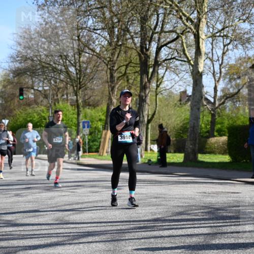 12.04.2026 - 45. Internationalen Wilhelmsburger Insellauf J. Mangold http://msf.ph/oto/9466744 12.04.2026 11:02:52 Ziel 2016, 3052, 4513, 2168, 3910, 3700, 3716, 3223, 4246, 4382, 5816, 3384, 2950, 5460, 4141, 2422 meine-sportfotos.de