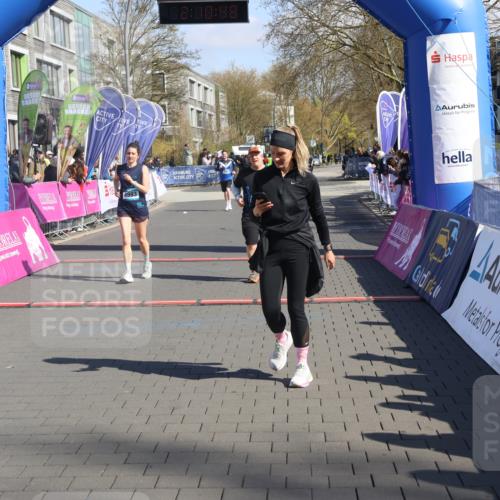 12.04.2026 - 45. Internationalen Wilhelmsburger Insellauf Strokosch-Dieckow http://msf.ph/oto/9466746 12.04.2026 11:00:47 Ziel 2646, 4991, 4993 meine-sportfotos.de