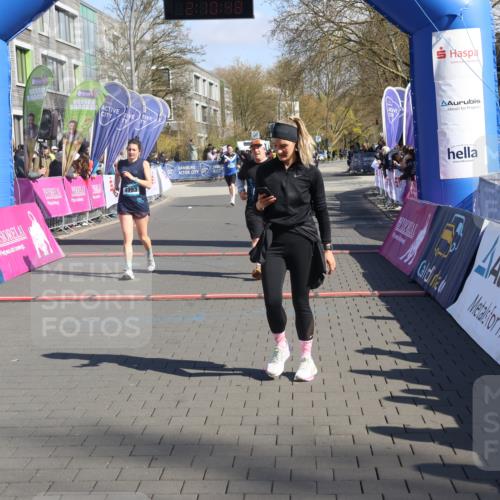 12.04.2026 - 45. Internationalen Wilhelmsburger Insellauf Strokosch-Dieckow http://msf.ph/oto/9466751 12.04.2026 11:00:47 Ziel 2646, 4991, 4993 meine-sportfotos.de