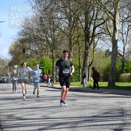 12.04.2026 - 45. Internationalen Wilhelmsburger Insellauf J. Mangold http://msf.ph/oto/9466767 12.04.2026 11:02:53 Ziel 2016, 3052, 4513, 2168, 3910, 3700, 3716, 3223, 4246, 4382, 5816, 3384, 2950, 5460, 5460, 4141, 2422 meine-sportfotos.de
