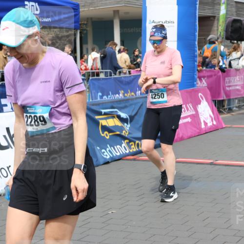 12.04.2026 - 45. Internationalen Wilhelmsburger Insellauf Strokosch-Dieckow http://msf.ph/oto/9466773 12.04.2026 13:10:53 Ziel 2289, 4250, 5612, 3338, 5704, 4578 meine-sportfotos.de