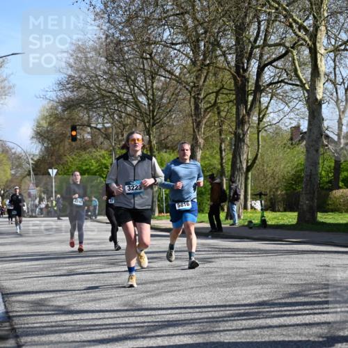 12.04.2026 - 45. Internationalen Wilhelmsburger Insellauf J. Mangold http://msf.ph/oto/9466788 12.04.2026 11:02:55 Ziel 3052, 4513, 2168, 3910, 3700, 3716, 3223, 4246, 4382, 5816, 3384, 3384, 2950, 5460, 4141, 2422 meine-sportfotos.de