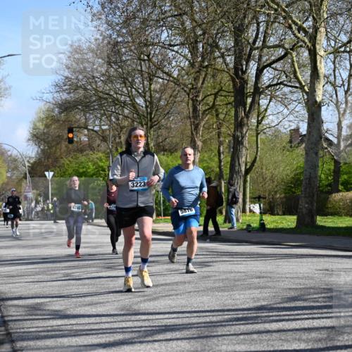 12.04.2026 - 45. Internationalen Wilhelmsburger Insellauf J. Mangold http://msf.ph/oto/9466789 12.04.2026 11:02:55 Ziel 3052, 4513, 2168, 3910, 3700, 3716, 3223, 4246, 4382, 5816, 3384, 3384, 2950, 5460, 4141, 2422 meine-sportfotos.de
