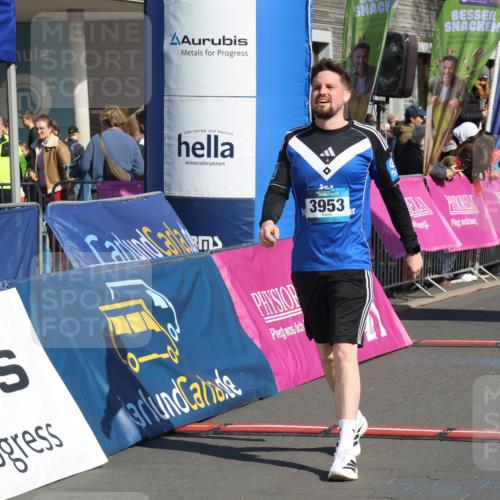 12.04.2026 - 45. Internationalen Wilhelmsburger Insellauf Strokosch-Dieckow http://msf.ph/oto/9466799 12.04.2026 11:00:55 Ziel 3953, 3373 meine-sportfotos.de