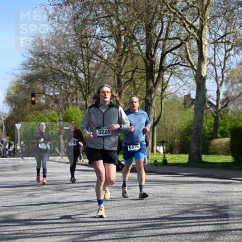12.04.2026 - 45. Internationalen Wilhelmsburger Insellauf J. Mangold http://msf.ph/oto/9466802 12.04.2026 11:02:56 Ziel 3052, 4513, 2168, 3910, 3700, 3716, 3223, 4246, 4382, 5816, 3384, 2950, 5460, 4141, 2422 meine-sportfotos.de