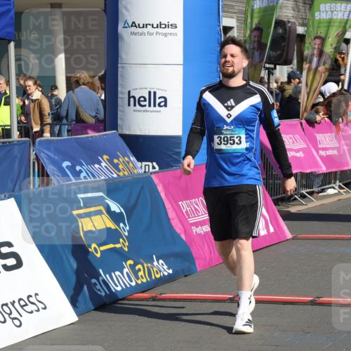 12.04.2026 - 45. Internationalen Wilhelmsburger Insellauf Strokosch-Dieckow http://msf.ph/oto/9466803 12.04.2026 11:00:55 Ziel 3953, 3373 meine-sportfotos.de