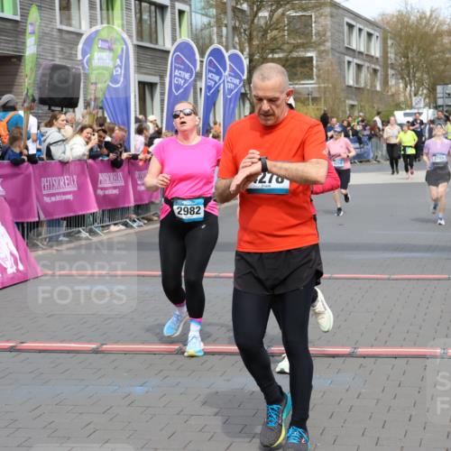 12.04.2026 - 45. Internationalen Wilhelmsburger Insellauf Strokosch-Dieckow http://msf.ph/oto/9466805 12.04.2026 13:10:46 Ziel 4910, 4278, 4935, 2129, 2982, 2121, 2289, 4250 meine-sportfotos.de
