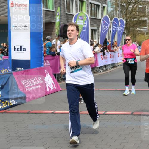 12.04.2026 - 45. Internationalen Wilhelmsburger Insellauf Strokosch-Dieckow http://msf.ph/oto/9466815 12.04.2026 13:10:45 Ziel 4910, 4278, 4935, 2129, 2982, 2121, 2289 meine-sportfotos.de