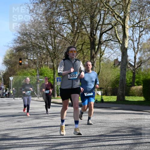 12.04.2026 - 45. Internationalen Wilhelmsburger Insellauf J. Mangold http://msf.ph/oto/9466825 12.04.2026 11:02:56 Ziel 3052, 4513, 2168, 3910, 3700, 3716, 3223, 4246, 4382, 5816, 3384, 2950, 5460, 4141, 2422 meine-sportfotos.de
