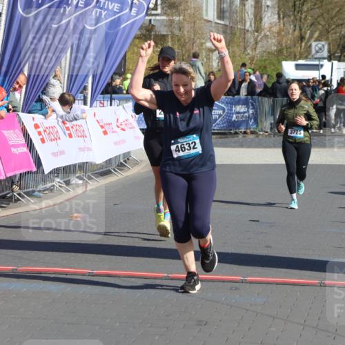 12.04.2026 - 45. Internationalen Wilhelmsburger Insellauf Strokosch-Dieckow http://msf.ph/oto/9466830 12.04.2026 11:01:01 Ziel 3373, 4632, 2389 meine-sportfotos.de