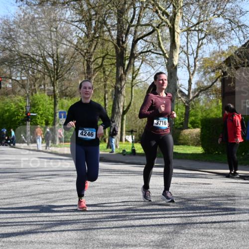 12.04.2026 - 45. Internationalen Wilhelmsburger Insellauf J. Mangold http://msf.ph/oto/9466846 12.04.2026 11:02:59 Ziel 3052, 4513, 2168, 3910, 3700, 3716, 3223, 4246, 4382, 5816, 3384, 2950, 5460, 4141, 2422, 4732 meine-sportfotos.de