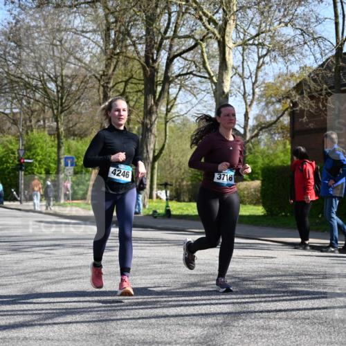 12.04.2026 - 45. Internationalen Wilhelmsburger Insellauf J. Mangold http://msf.ph/oto/9466851 12.04.2026 11:02:59 Ziel 3052, 4513, 2168, 3910, 3700, 3716, 3223, 4246, 4382, 5816, 3384, 2950, 5460, 4141, 2422, 4732 meine-sportfotos.de
