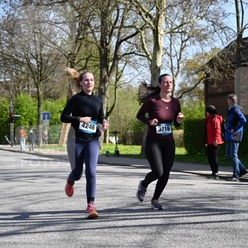 12.04.2026 - 45. Internationalen Wilhelmsburger Insellauf J. Mangold http://msf.ph/oto/9466853 12.04.2026 11:02:59 Ziel 3052, 4513, 2168, 3910, 3700, 3716, 3223, 4246, 4382, 5816, 3384, 2950, 5460, 4141, 2422, 4732 meine-sportfotos.de