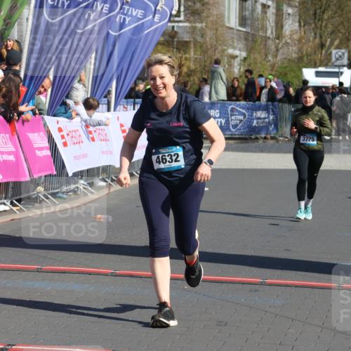 12.04.2026 - 45. Internationalen Wilhelmsburger Insellauf Strokosch-Dieckow http://msf.ph/oto/9466854 12.04.2026 11:01:01 Ziel 3373, 4632, 2389 meine-sportfotos.de
