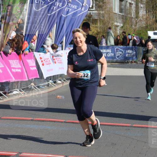 12.04.2026 - 45. Internationalen Wilhelmsburger Insellauf Strokosch-Dieckow http://msf.ph/oto/9466858 12.04.2026 11:01:01 Ziel 3373, 4632, 2389 meine-sportfotos.de
