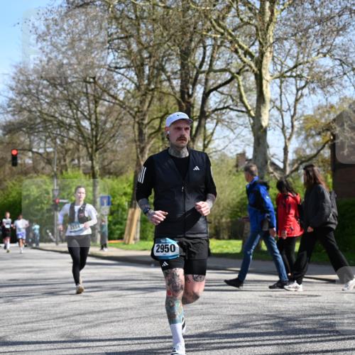 12.04.2026 - 45. Internationalen Wilhelmsburger Insellauf J. Mangold http://msf.ph/oto/9466889 12.04.2026 11:03:07 Ziel 3910, 3700, 3716, 3223, 4246, 4382, 5816, 3384, 2950, 5460, 4141, 2422, 4732, 2914, 5842 meine-sportfotos.de