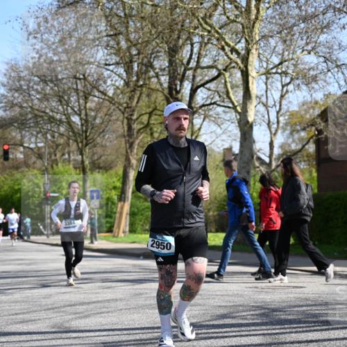 12.04.2026 - 45. Internationalen Wilhelmsburger Insellauf J. Mangold http://msf.ph/oto/9466891 12.04.2026 11:03:07 Ziel 3910, 3700, 3716, 3223, 4246, 4382, 5816, 3384, 2950, 5460, 4141, 2422, 4732, 2914, 5842 meine-sportfotos.de