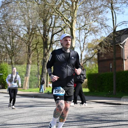 12.04.2026 - 45. Internationalen Wilhelmsburger Insellauf J. Mangold http://msf.ph/oto/9466901 12.04.2026 11:03:07 Ziel 3910, 3700, 3716, 3223, 4246, 4382, 5816, 3384, 2950, 5460, 4141, 2422, 4732, 2914, 5842 meine-sportfotos.de