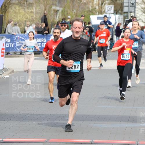 12.04.2026 - 45. Internationalen Wilhelmsburger Insellauf Strokosch-Dieckow http://msf.ph/oto/9466928 12.04.2026 13:10:28 Ziel 3557, 3729, 3890, 5282, 2072, 5130 meine-sportfotos.de