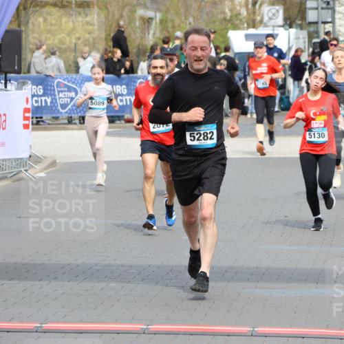 12.04.2026 - 45. Internationalen Wilhelmsburger Insellauf Strokosch-Dieckow http://msf.ph/oto/9466939 12.04.2026 13:10:28 Ziel 3557, 3729, 3890, 5282, 2072, 5130 meine-sportfotos.de