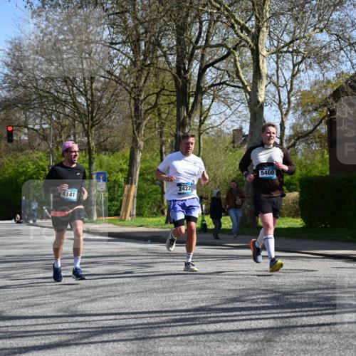 12.04.2026 - 45. Internationalen Wilhelmsburger Insellauf J. Mangold http://msf.ph/oto/9466940 12.04.2026 11:03:17 Ziel 3384, 2950, 5460, 4141, 2422, 4732, 2914, 5842, 2005 meine-sportfotos.de