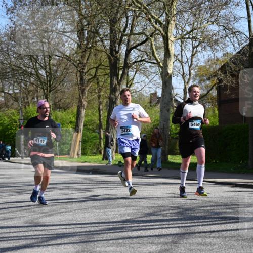 12.04.2026 - 45. Internationalen Wilhelmsburger Insellauf J. Mangold http://msf.ph/oto/9466944 12.04.2026 11:03:17 Ziel 3384, 2950, 5460, 4141, 2422, 4732, 2914, 5842, 2005 meine-sportfotos.de