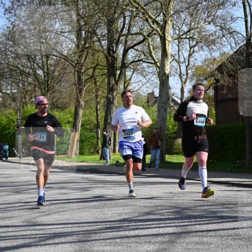 12.04.2026 - 45. Internationalen Wilhelmsburger Insellauf J. Mangold http://msf.ph/oto/9466945 12.04.2026 11:03:18 Ziel 3384, 2950, 5460, 4141, 2422, 4732, 2914, 5842, 5842, 2005 meine-sportfotos.de