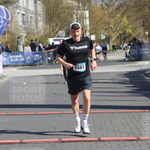 12.04.2026 - 45. Internationalen Wilhelmsburger Insellauf Strokosch-Dieckow http://msf.ph/oto/9466978 12.04.2026 11:01:25 Ziel 5581 meine-sportfotos.de