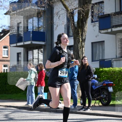 12.04.2026 - 45. Internationalen Wilhelmsburger Insellauf J. Mangold http://msf.ph/oto/9466984 12.04.2026 11:03:43 Ziel 4732, 2914, 5842, 2005, 2221, 3027, 3015, 3015, 5533, 2664, 5792, 4059, 4489 meine-sportfotos.de