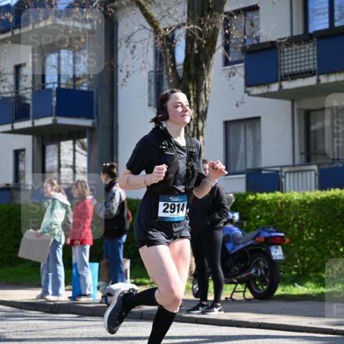 12.04.2026 - 45. Internationalen Wilhelmsburger Insellauf J. Mangold http://msf.ph/oto/9466987 12.04.2026 11:03:43 Ziel 4732, 2914, 5842, 2005, 2221, 3027, 3015, 3015, 5533, 2664, 5792, 4059, 4489 meine-sportfotos.de