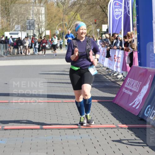 12.04.2026 - 45. Internationalen Wilhelmsburger Insellauf Strokosch-Dieckow http://msf.ph/oto/9467008 12.04.2026 11:16:56 Ziel 3543, 2329 meine-sportfotos.de