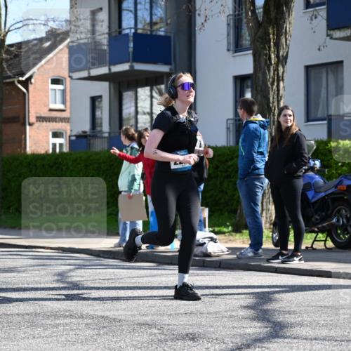 12.04.2026 - 45. Internationalen Wilhelmsburger Insellauf J. Mangold http://msf.ph/oto/9467019 12.04.2026 11:03:53 Ziel 2914, 5842, 2005, 2221, 3027, 3015, 5533, 2664, 5792, 4059, 4489, 4686, 3615 meine-sportfotos.de
