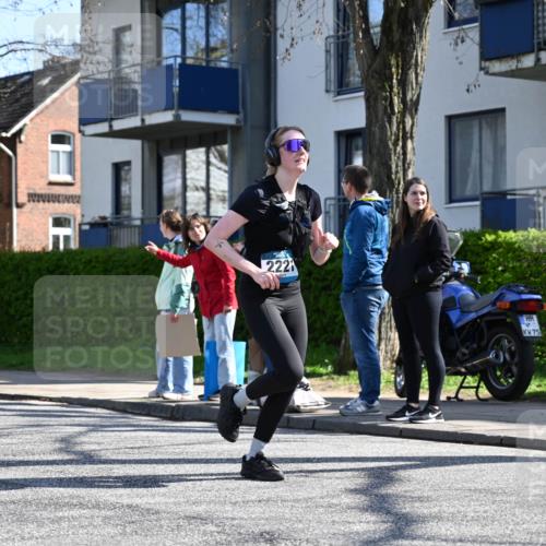 12.04.2026 - 45. Internationalen Wilhelmsburger Insellauf J. Mangold http://msf.ph/oto/9467020 12.04.2026 11:03:54 Ziel 5842, 2005, 2221, 3027, 3027, 3015, 5533, 2664, 5792, 4059, 4489, 4686, 3615 meine-sportfotos.de
