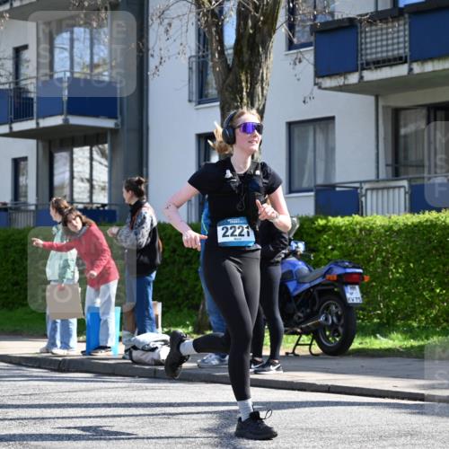 12.04.2026 - 45. Internationalen Wilhelmsburger Insellauf J. Mangold http://msf.ph/oto/9467026 12.04.2026 11:03:54 Ziel 5842, 2005, 2221, 3027, 3027, 3015, 5533, 2664, 5792, 4059, 4489, 4686, 3615 meine-sportfotos.de