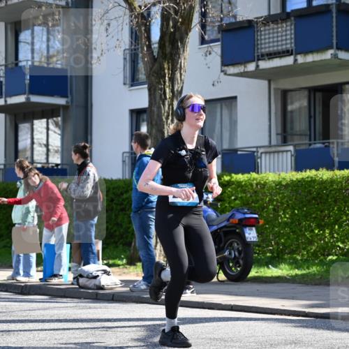 12.04.2026 - 45. Internationalen Wilhelmsburger Insellauf J. Mangold http://msf.ph/oto/9467027 12.04.2026 11:03:54 Ziel 5842, 2005, 2221, 3027, 3027, 3015, 5533, 2664, 5792, 4059, 4489, 4686, 3615 meine-sportfotos.de