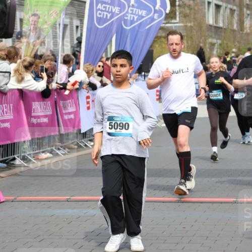 12.04.2026 - 45. Internationalen Wilhelmsburger Insellauf Strokosch-Dieckow http://msf.ph/oto/9467035 12.04.2026 13:10:20 Ziel 3807, 4794, 2687, 5090, 5256, 4419, 5454, 5624, 5005, 3557 meine-sportfotos.de